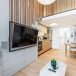 Rentero Modern Spacious In