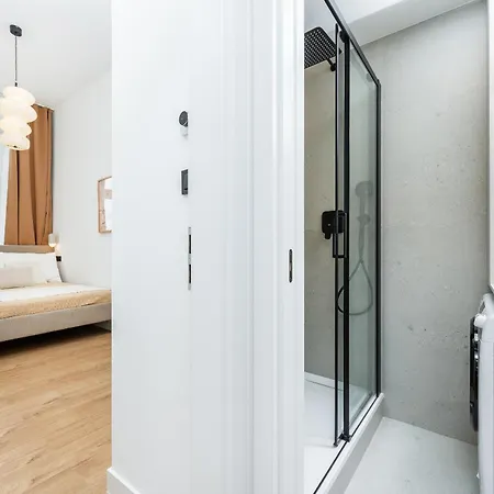 Rentero Modern Spacious In Apartament