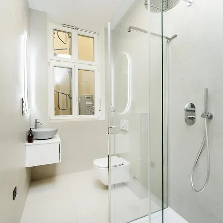 Rentero Modern Spacious In Praga