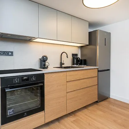 Apartment Rentero Modern Spacious In