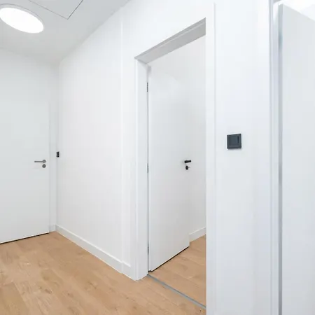 Rentero Modern Spacious In Διαμέρισμα *